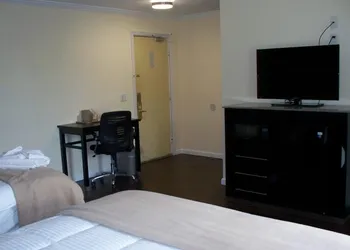 Budget Inn And Suites hotel thumbnail 7