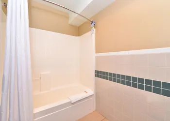 Quality Inn & Suites Tacoma Seattle hotel thumbnail 4