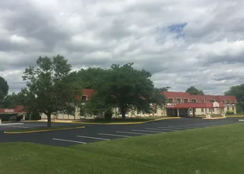 Ramada by Wyndham Albert Lea hotel thumbnail 3