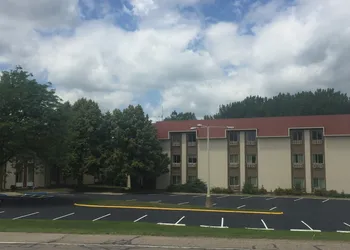 Ramada by Wyndham Albert Lea hotel thumbnail 5