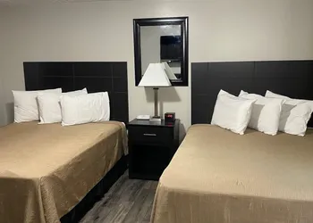 The New Lantern Motel hotel thumbnail 2