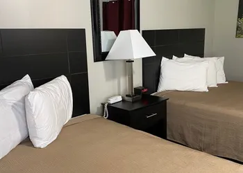 The New Lantern Motel hotel thumbnail 4