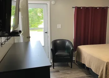 The New Lantern Motel hotel thumbnail 6