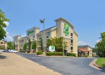 Holiday Inn Little Rock West - Chenal Pkwy, an IHG Hotel hotel thumbnail 2
