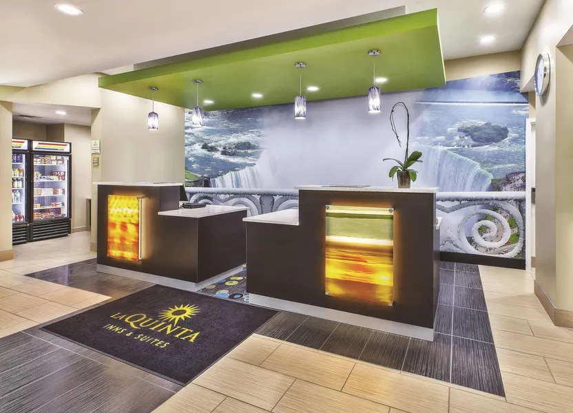 La Quinta Inn & Suites by Wyndham Niagara Falls hotel detail image 2