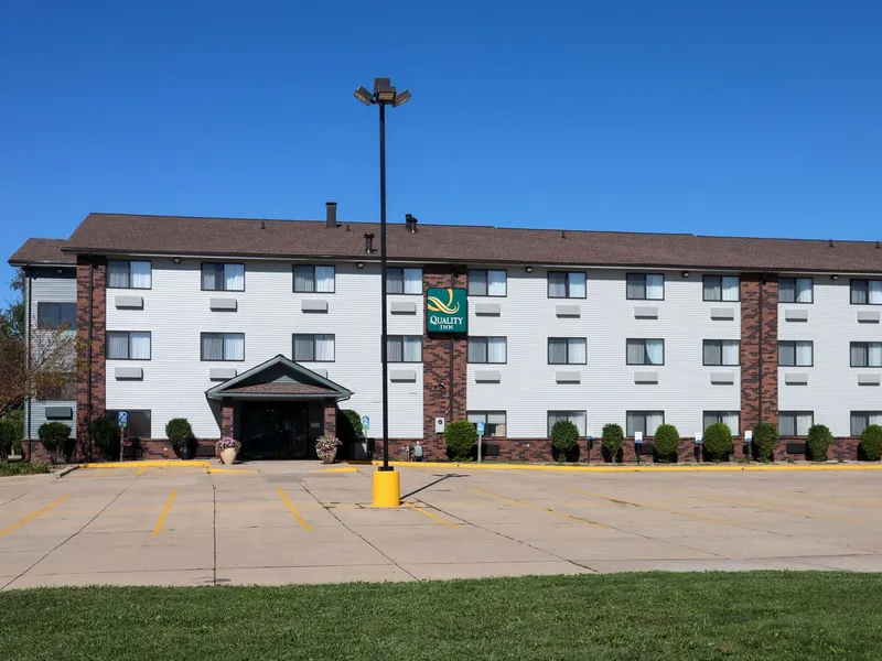 Quality Inn & Suites Bloomington I-55 and I-74 hotel detail image 6