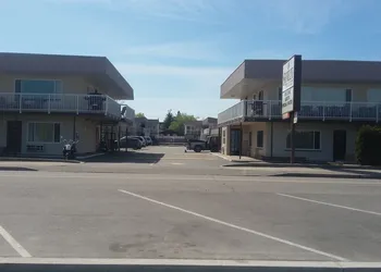 Shoreline Resort hotel thumbnail 2