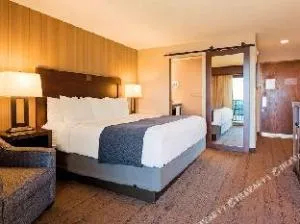 Best Western Plus Superior Inn hotel thumbnail 4