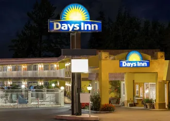 Days Inn by Wyndham King City hotel thumbnail 2