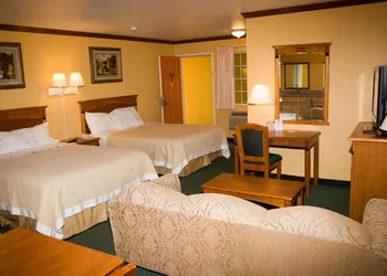 Days Inn by Wyndham King City hotel thumbnail 6