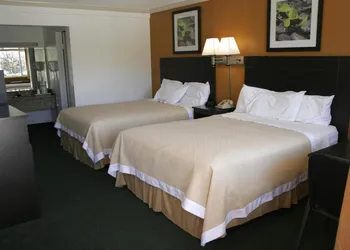 Days Inn by Wyndham King City hotel thumbnail 8