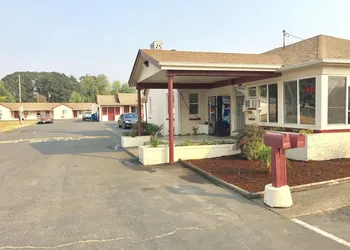 Travelers Inn Motel hotel thumbnail 2