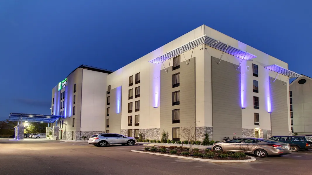Holiday Inn Express & Suites Jackson Downtown - Coliseum by IHG hotel detail image 6