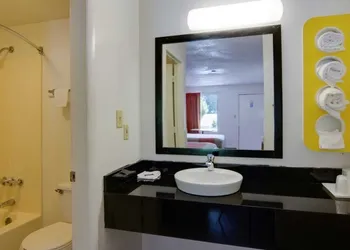 Motel 6 Cartersville GA hotel thumbnail 5