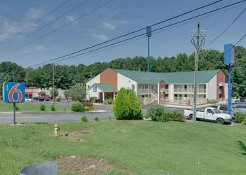 Motel 6 Cartersville GA hotel thumbnail 8