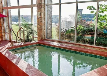 Quality Inn Lake of the Ozarks hotel thumbnail 2
