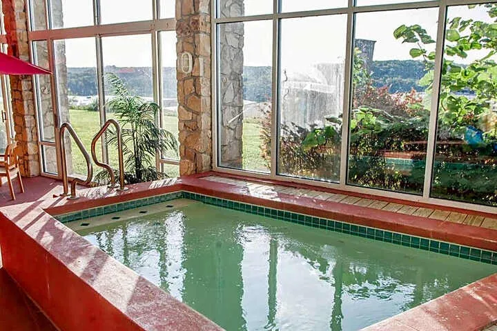 Quality Inn Lake of the Ozarks hotel detail image 2