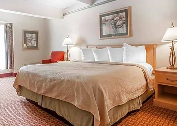 Quality Inn Lake of the Ozarks hotel thumbnail 5