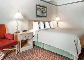 Quality Inn Lake of the Ozarks hotel thumbnail 6