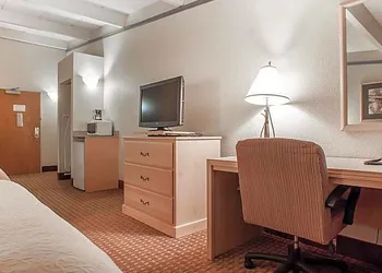 Quality Inn Lake of the Ozarks hotel thumbnail 8