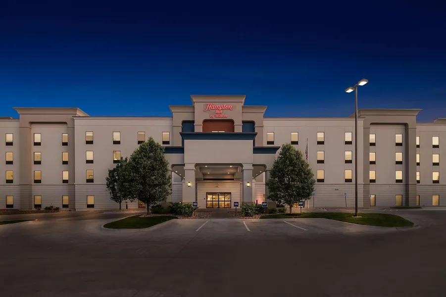 Hampton Inn Omaha/West Dodge Road (Old Mill) hotel detail image 2