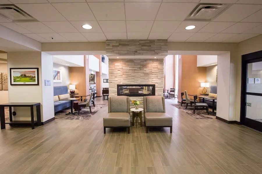 Hampton Inn & Suites Pittsburgh/Harmarville hotel detail image 6