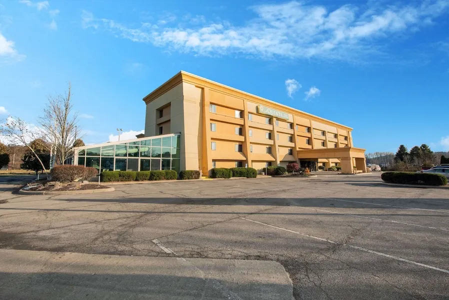 La Quinta Inn & Suites by Wyndham Mansfield OH hotel detail image 2