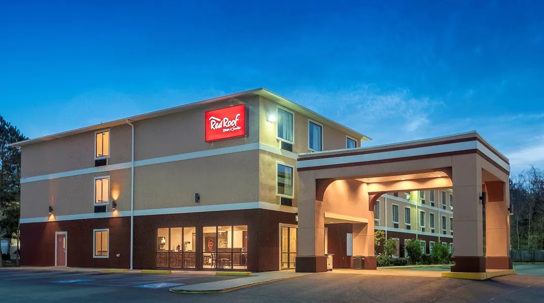 Red Roof Inn & Suites Biloxi - Ocean Springs hotel detail image 2