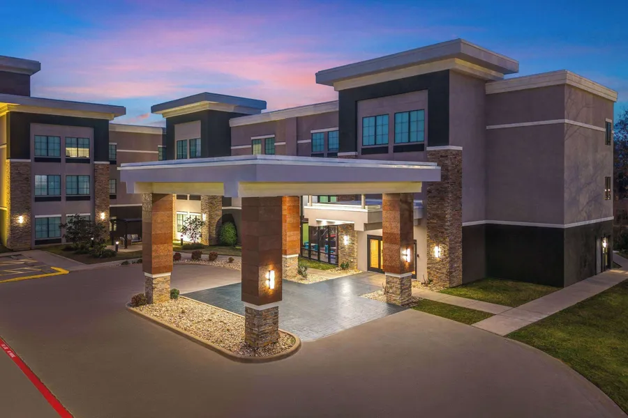 La Quinta Inn & Suites by Wyndham Tyler - University Area hotel detail image 2
