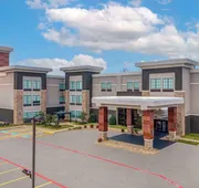 La Quinta Inn & Suites by Wyndham Tyler - University Area hotel detail image 3