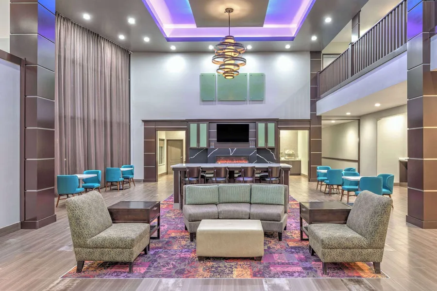 La Quinta Inn & Suites by Wyndham Tyler - University Area hotel detail image 6
