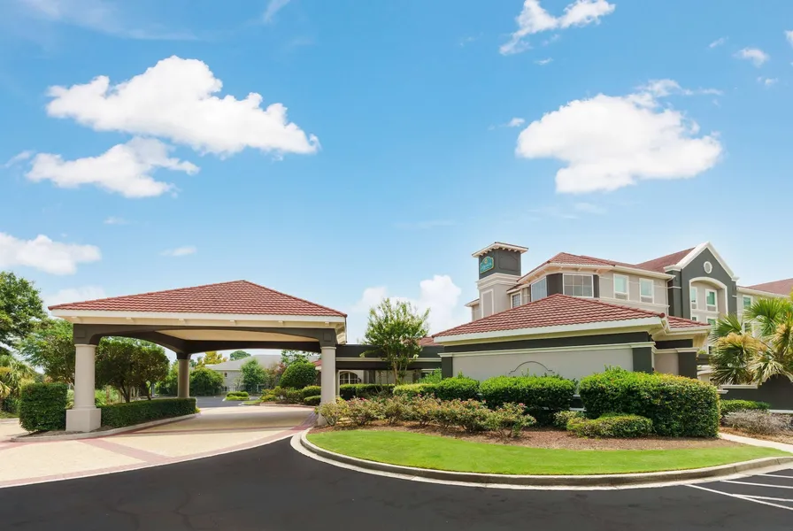 La Quinta Inn & Suites by Wyndham Myrtle Beach Broadway Area hotel detail image 2