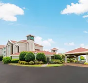 La Quinta Inn & Suites by Wyndham Myrtle Beach Broadway Area hotel detail image 3