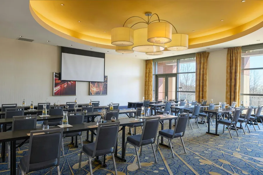 Renaissance Arlington Capital View Hotel hotel detail image 2