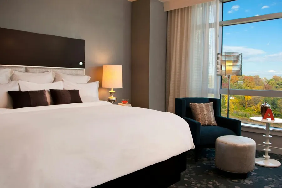 Renaissance Arlington Capital View Hotel hotel detail image 6