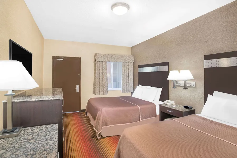 Howard Johnson by Wyndham North Bergen hotel detail image 6