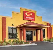 Econo Lodge Inn & Suites Maingate Central hotel detail image 5