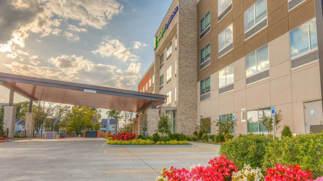 Holiday Inn Express & Suites Tulsa Midtown by IHG hotel detail image 2