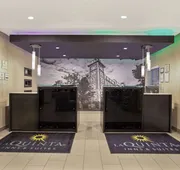 La Quinta Inn & Suites by Wyndham Fayetteville hotel detail image 4