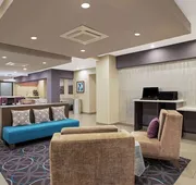 La Quinta Inn & Suites by Wyndham Fayetteville hotel detail image 5