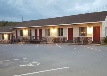 Clark's Beach Motel hotel thumbnail 2