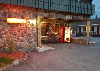 Clark's Beach Motel hotel thumbnail 3