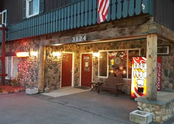 Clark's Beach Motel hotel thumbnail 4