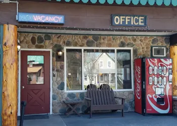 Clark's Beach Motel hotel thumbnail 6