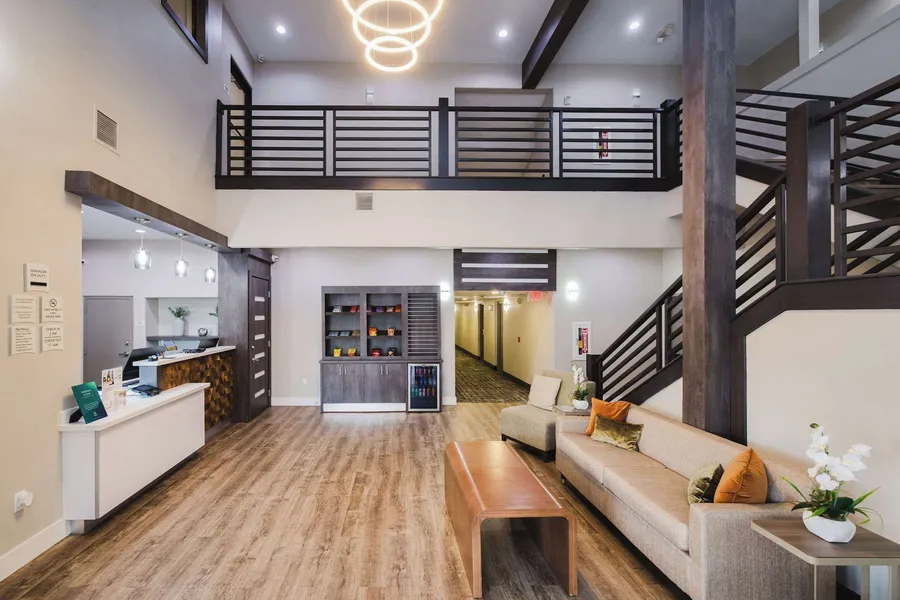 Quality Suites Houston Hobby Airport hotel detail image 6