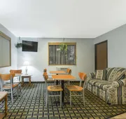 Super 8 by Wyndham Twinsburg/Cleveland Area hotel detail image 3