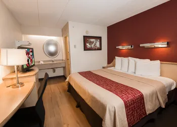 Red Roof Inn Chicago - Downers Grove hotel thumbnail 7
