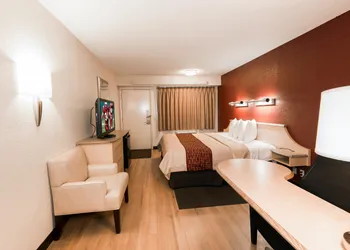 Red Roof Inn Chicago - Downers Grove hotel thumbnail 8