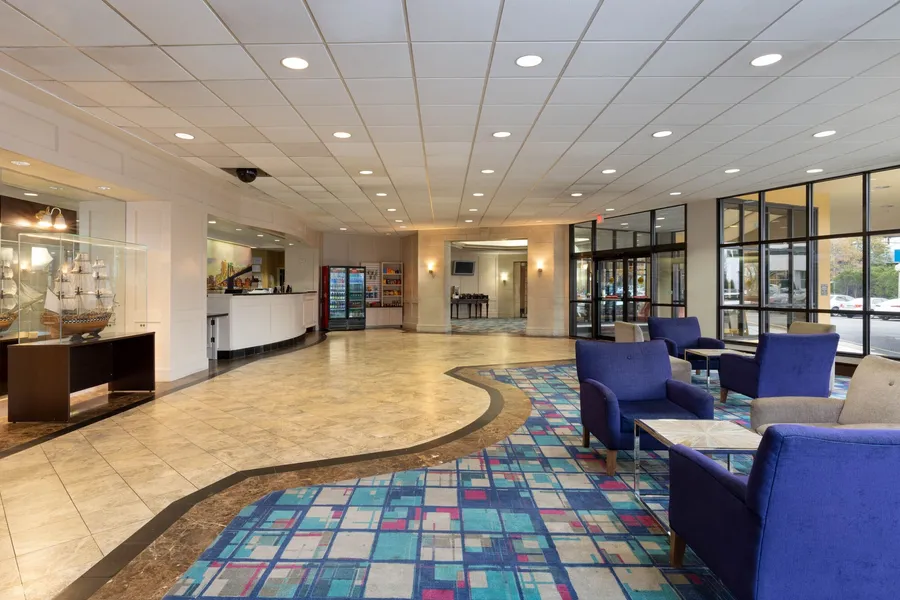 La Quinta Inn & Suites by Wyndham Secaucus Meadowlands hotel detail image 6