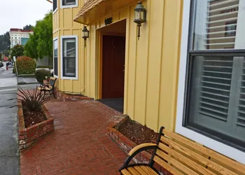 Redwood Suites hotel thumbnail 5